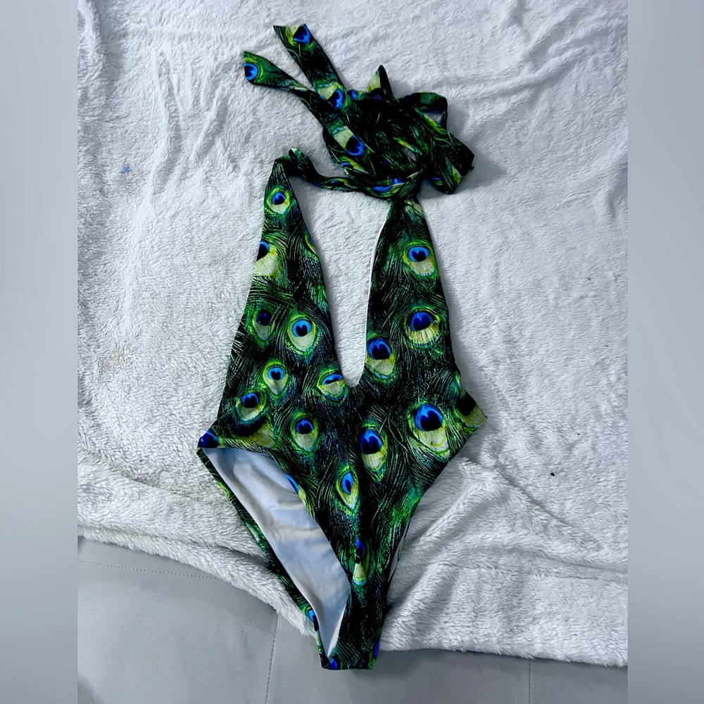 🦚One piece bathing suit🦚